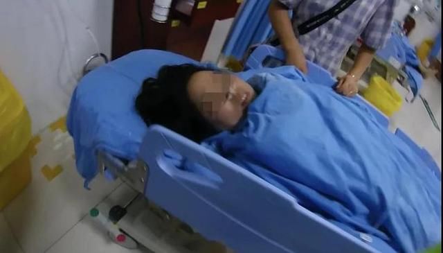  开车|怪事！女司机低血糖开车：不停绕圈后撞上栏杆后司机一动不动