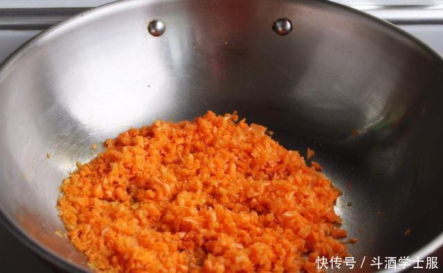  夏天|夏天用这菜包饺子，韭菜芹菜都靠边站，营养解馋，老人孩子都爱吃