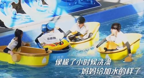  水上|蒋依依生理期坚持录跑男？遇水上游戏时，一旁郑恺的反应才是亮点