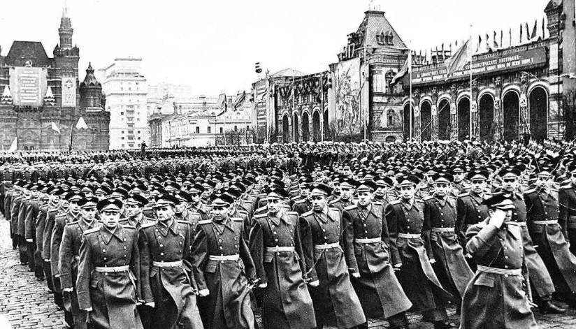 战死|第一名将朱可夫,百战百胜,但为何每次战死的士兵比敌人还多?