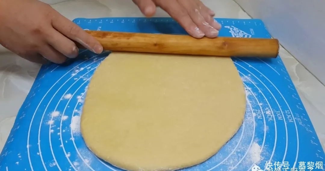 发面|家常小油条的做法,不发面不烫面,个个焦脆又香甜,真的太好吃了