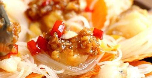  鲜美|立秋之后海鲜正当季，8毛钱的扇贝，配上秘制金银蒜，又香又鲜美