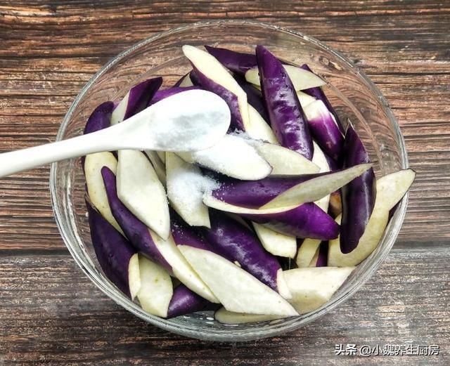  食材|炒茄子时，不要直接下锅炒！多加一步骤，茄子不吸油不发黑