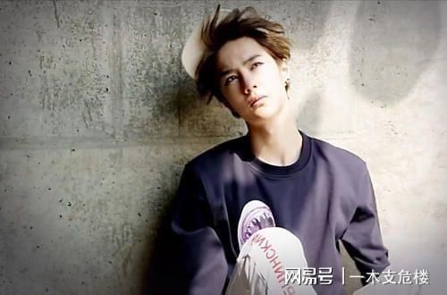  掀起|这就是街舞3队长战，王一博单腿后旋转惊艳，掀起关节万向轮挑战