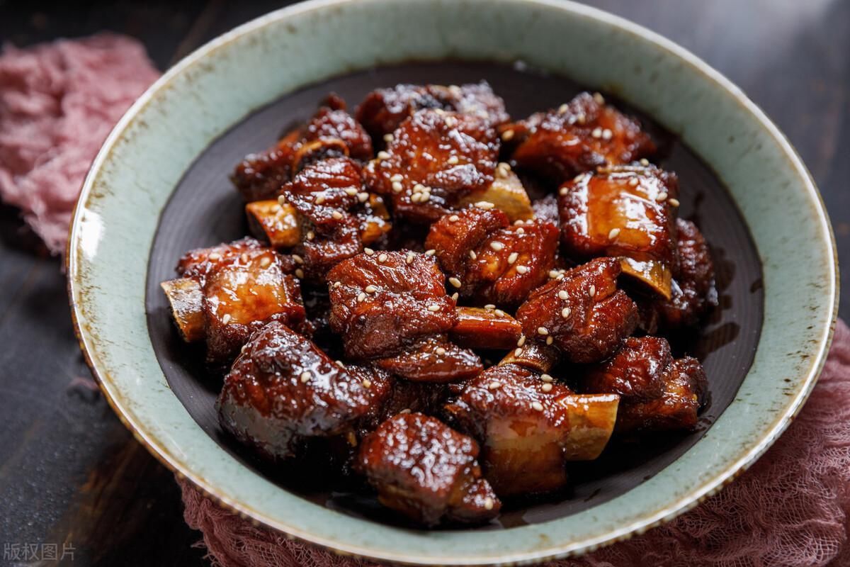 经常吃肉和不吃肉的人哪个身体好(经常吃肉的人和从不吃肉的人，谁的身体更健康？把实话告诉你)