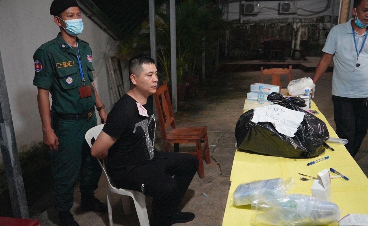 持枪|西港中资餐厅老板被逮捕：涉毒非法持枪和经验色情性服务