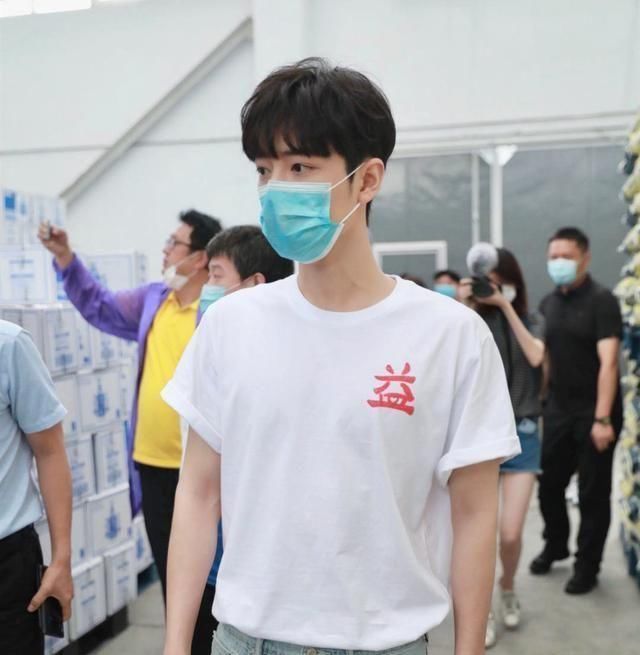  接替|娱记曝肖战在谈资源又被王一博接替，此前攒下的资源也都被分割