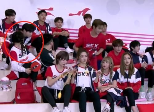  直呼|焉栩嘉徐梦洁被曝恋情！节目现场当众亲吻？网友直呼：毁三观！