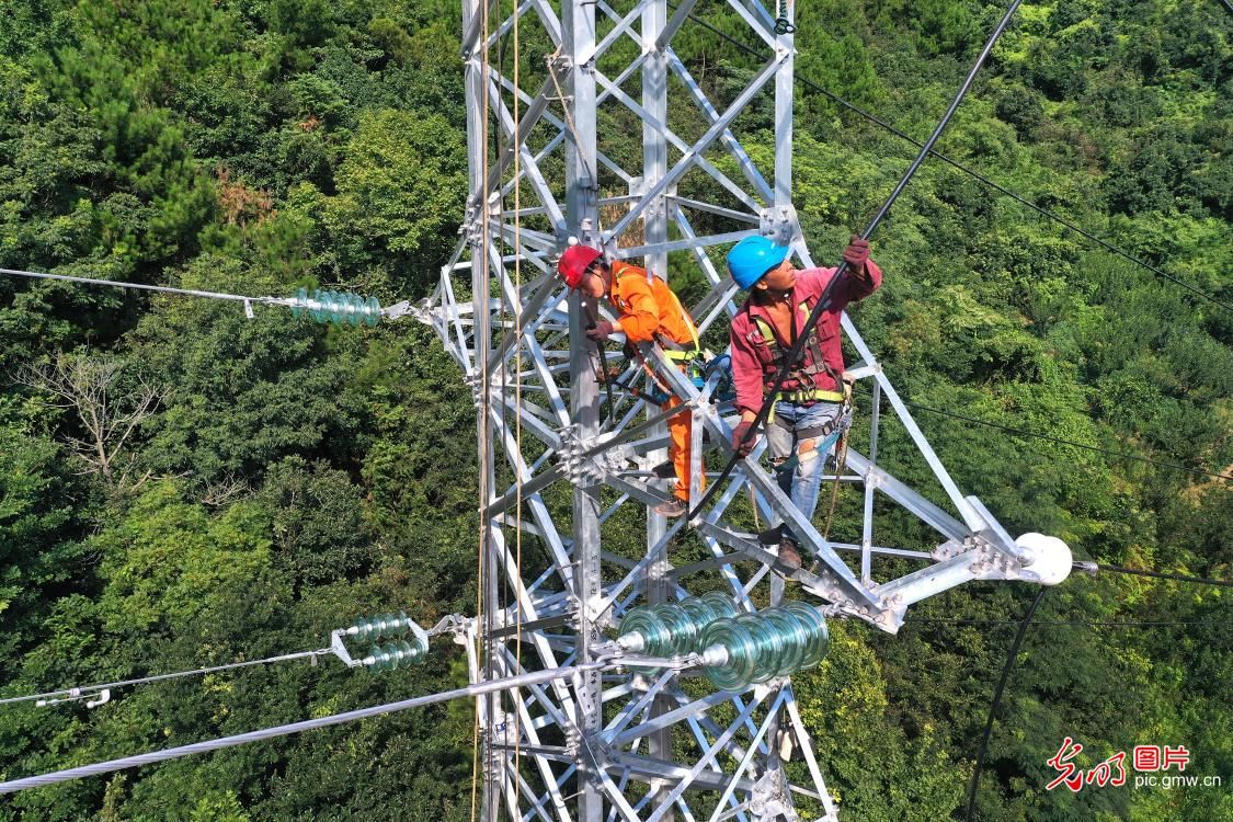 沥线|浙江舟山：金塘岛丰沥线最后一档架设完成