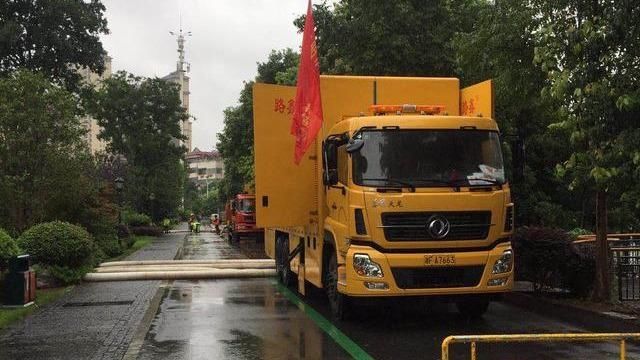 全员|积极应对新一轮强降雨来临！岳阳这支队伍全员出动