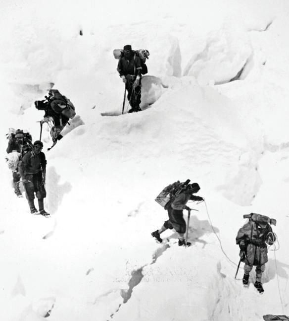  尝试|第一个登顶世界之巅的探险家都经历了什么？