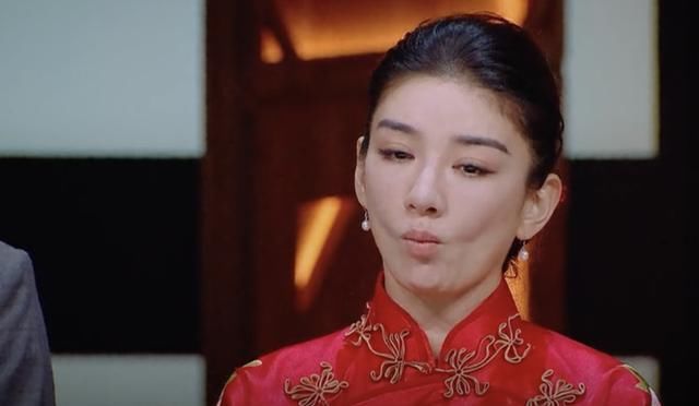  不屑|究竟谁才是菜鸟？郭敬明吐槽黄奕演戏很难受，黄奕在台上满脸不屑