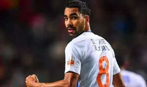  鲁能|李霄鹏口中大鱼现身？23岁归化球员社交平台晒照，暗示将回归鲁能