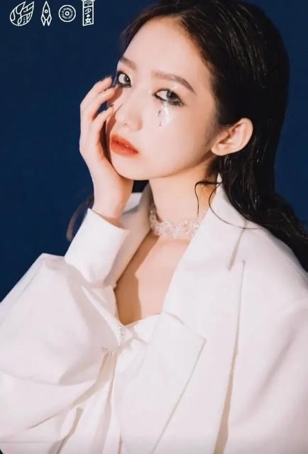  好看|火箭少女101暗黑新娘妆，杨超越造型最好看，李紫婷得罪化妆师？