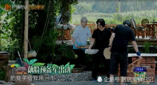  许光汉|《向往4》许光汉抢着洗藕！却因一举动“穿帮”？网友：装不了！