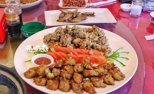 一共|十个人花费800吃个晚饭,一共才8道菜,荤腥素搭配就是不知道贵不