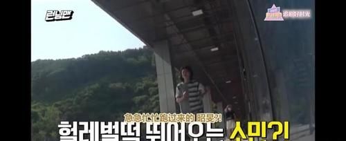  李光洙|宋智孝十年来首次提前到达录制现场 然而这时大家都在注意李光洙的手