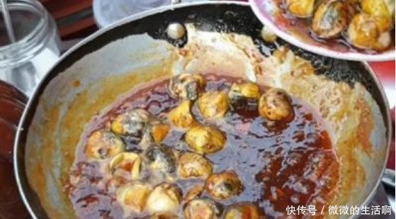 口味|街边现“奇葩小吃”,路人看到不敢买,吃过的人都说香,口味真重