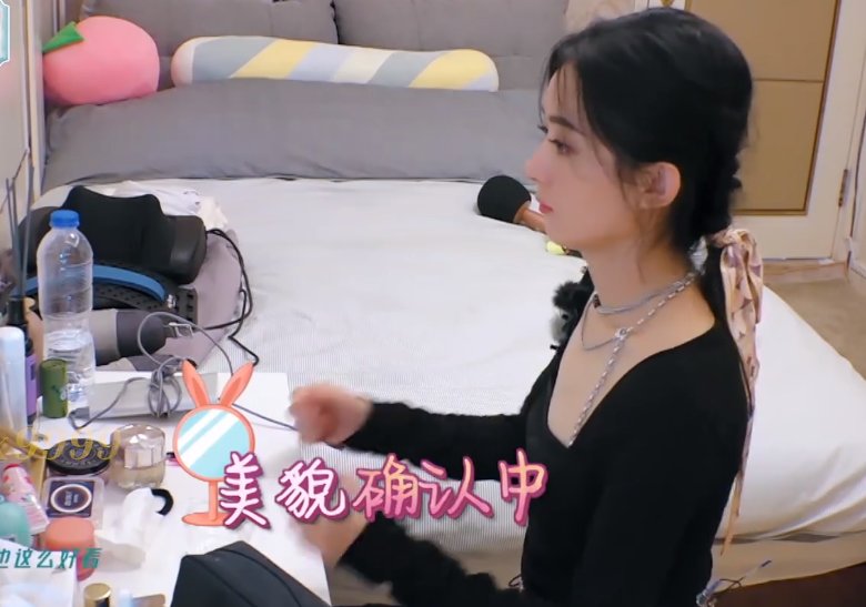  糟糕|赵丽颖《中餐厅》把刨冰吐回碗里，边数钱边吃饭，生活习惯太糟糕