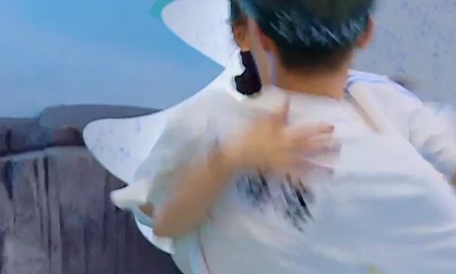  温暖|撕名牌大战，蓝队全军覆没，而angelababy表现勇敢而温暖