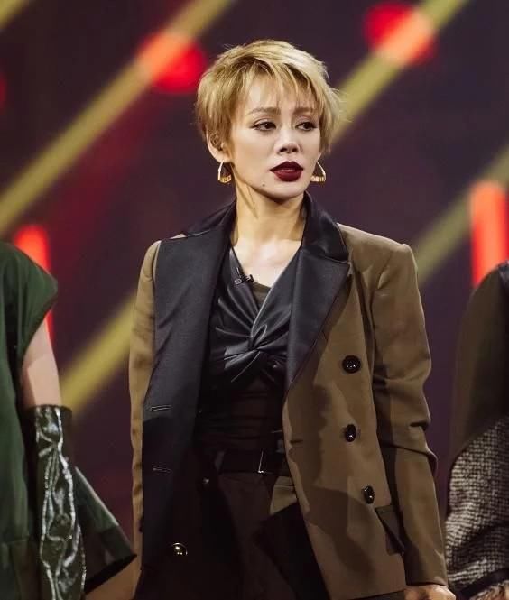  讽刺|《浪姐》投票通道开启结果太讽刺，孟佳人气飙升第一，节目组被狠打脸！