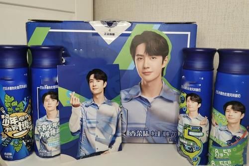  王一博|香菜被王嘉尔拿走，配音是《一剪梅》，场面凄凉，王一博好委屈