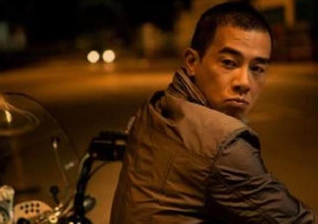  遗憾|陈小春如今风光无限，曾在最贫穷时3千块卖掉弟弟，成最大遗憾