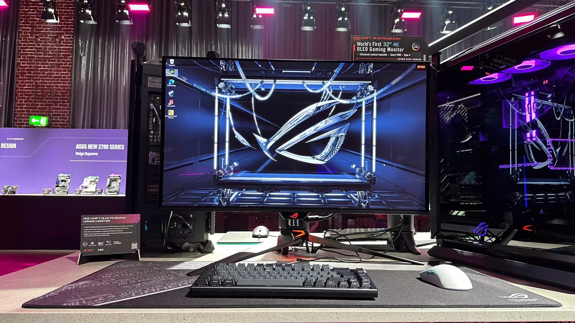 ROG 发布 PG32UCDM 显示器：31.5 英寸 OLED 屏，4K 240Hz