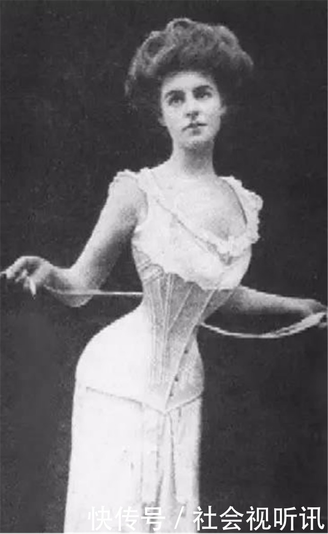 气质|四五十岁的女人不服老!夏季咬咬牙买这3款连衣裙,减龄更有气质