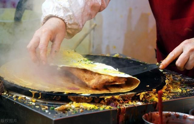 月入|卖煎饼究竟多赚钱？别小瞧了大妈，轻松月入三万？