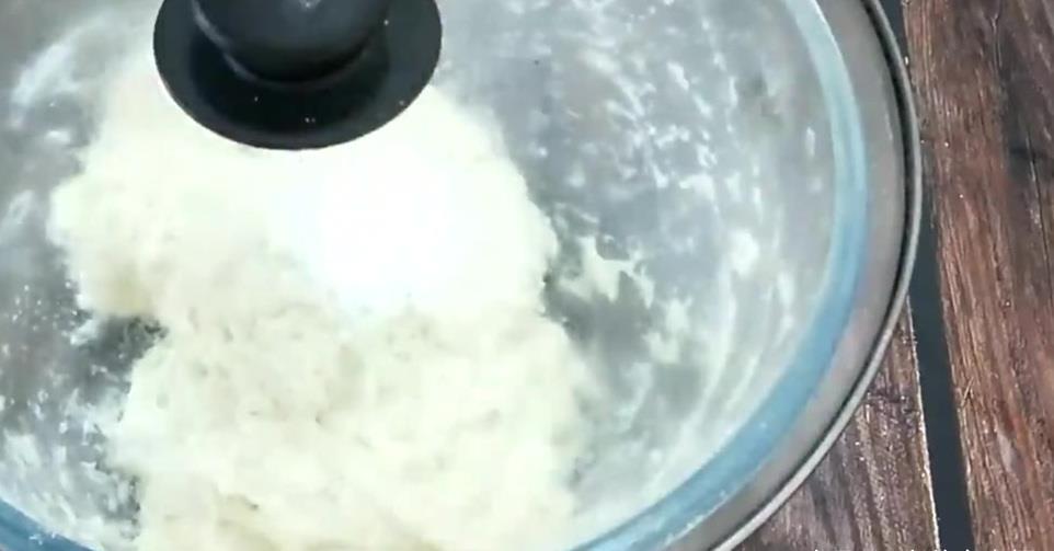 好吃|分享发面大饼的好吃做法,外皮酥脆,蛋香十足,老人孩子都爱吃