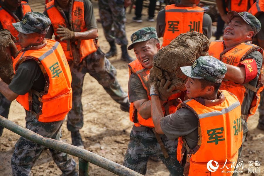 戴家湖险|构筑月牙堤 安徽颍上戴家湖涵闸漏洞有望完全封堵