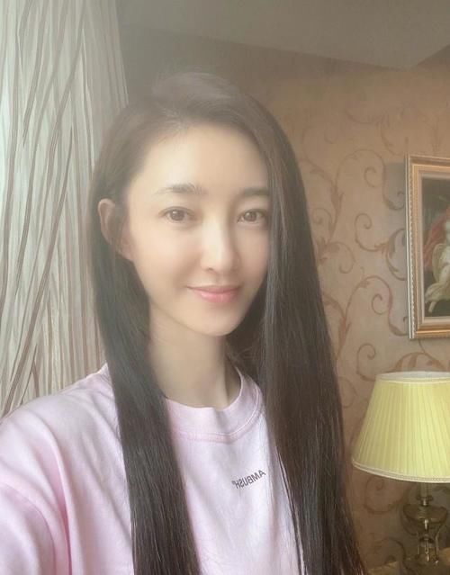  舞台|史上最佛系的漂亮女星！王丽坤发长文告别舞台：宁静姐才是最美的