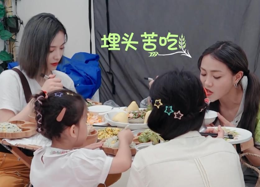  评价|许佳琪谢可寅不顾形象疯狂开吃，谁注意小朋友咋评价的？童言无忌