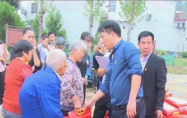  老人|临颍：这家爱心企业真豪横，为全村60岁以上老人发400多份慰问品