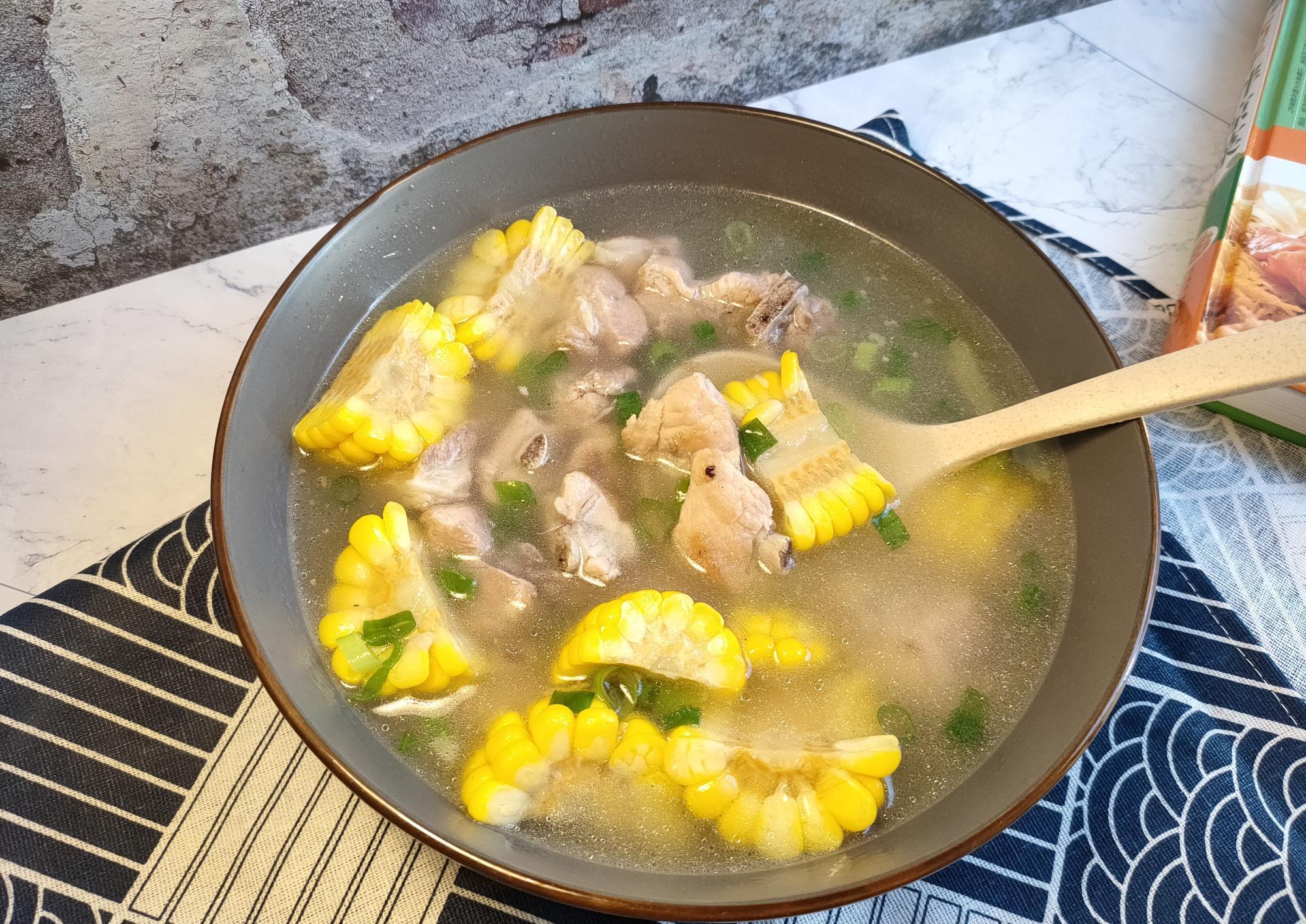  出水|做菜什么时候放盐很重要，不少人搞错了，难怪菜肴出水、口感发柴