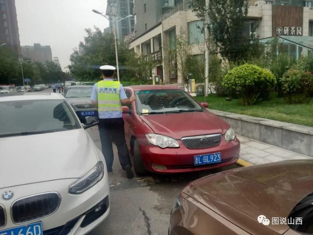 乱停乱放|临汾夜间停车开始重点整治