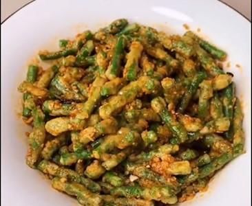  老公|教你一道最简单的蒸菜，蒜蓉蒸豆角出锅，老公工资都要上交