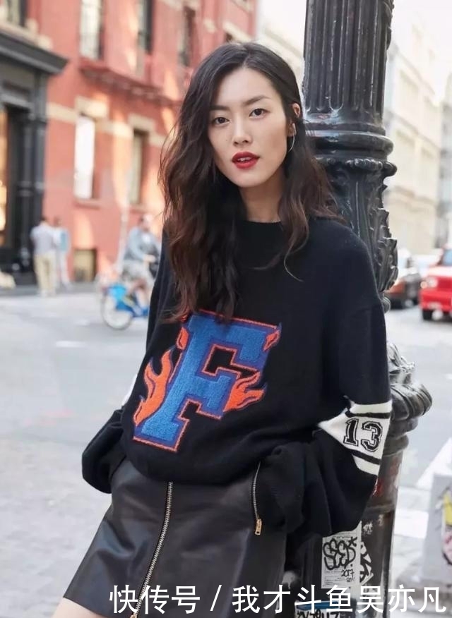 卫衣|卫衣+半裙=早秋最火混搭套路,时髦炸了