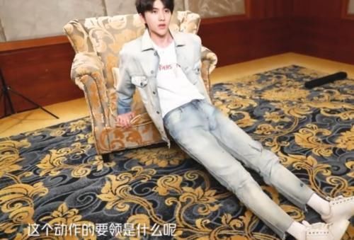  杨颖|蔡徐坤腿究竟有多长沙溢要求他做5个俯卧撑后，杨颖意外被圈粉