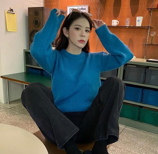 用它搭配上|初秋必备的“针织衫”，这样搭配起来，时髦气质到不行