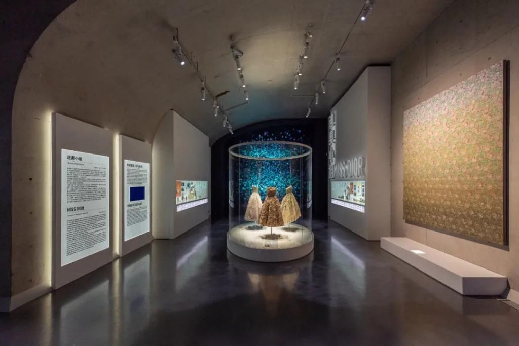 裙子|全世界最美的裙子,都藏在这个展览里