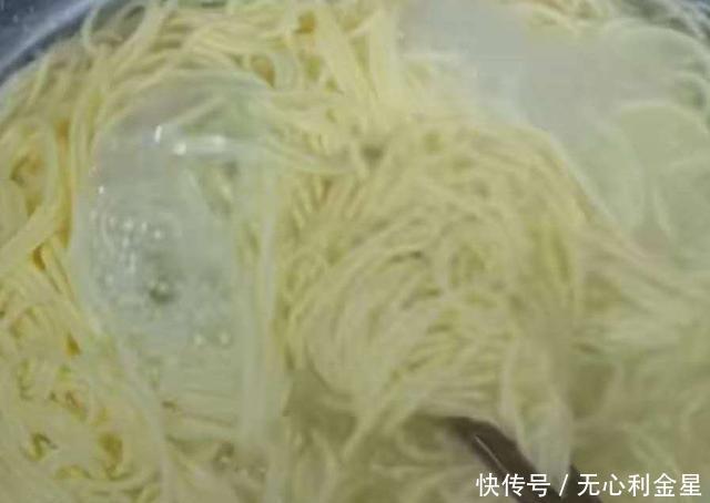 面条|这是葱油面条的配方,让我们看看我是怎么操作的