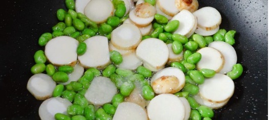 搅拌均匀|这是芋头汤的做法,与小海鲜巧妙搭配,太好喝了,鲜上加鲜