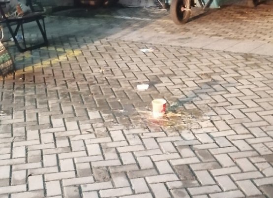  现场|扳手从天而降，直插男子头顶！真是飞来横祸…