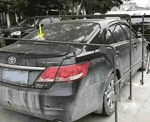 挪车|停车位被占,车上挪车电话是10086,业主用出“铁锁连环阵”