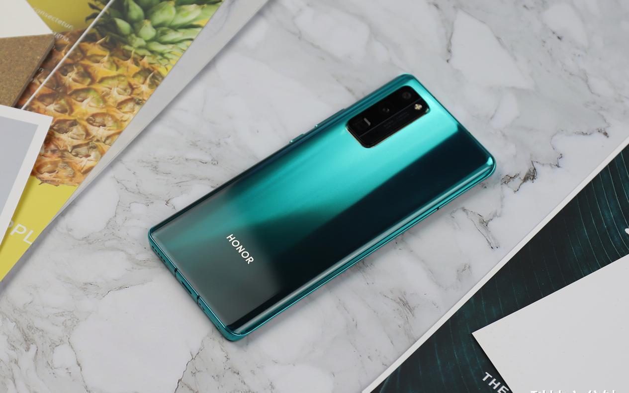  性价比|荣耀彻底发飙，麒麟990跌至清仓价，128GB+40W快充，性价比旗舰