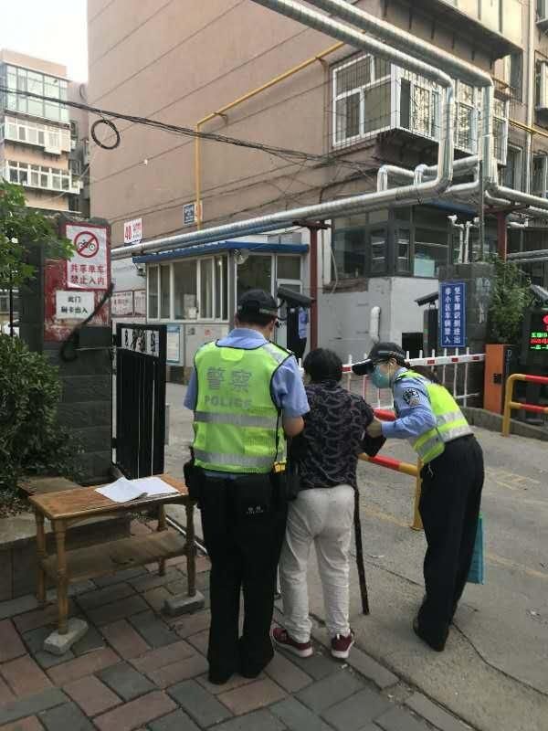  爱心|警车送回“迷路妈”全城点赞寻找这几位石家庄爱心民警