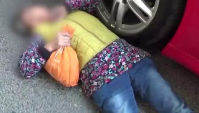  老人|11岁男童好心帮忙，却惨遭89岁老人诬陷，家属更是直接索赔17万