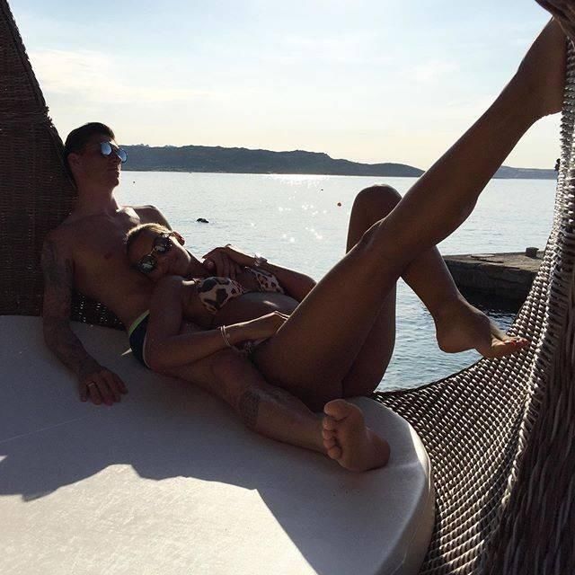  亚娜|「花色足球」祖贝尔妻子，瑞士长腿娇娃米尔亚娜